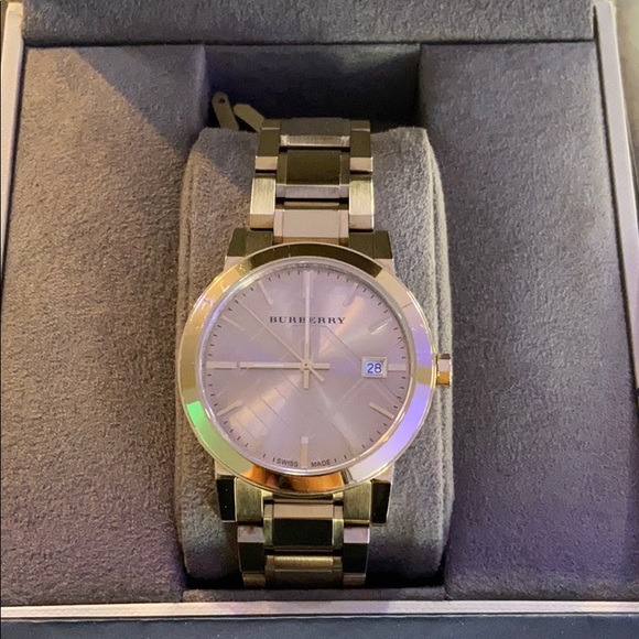 Burberry watch - Picture 2 of 3